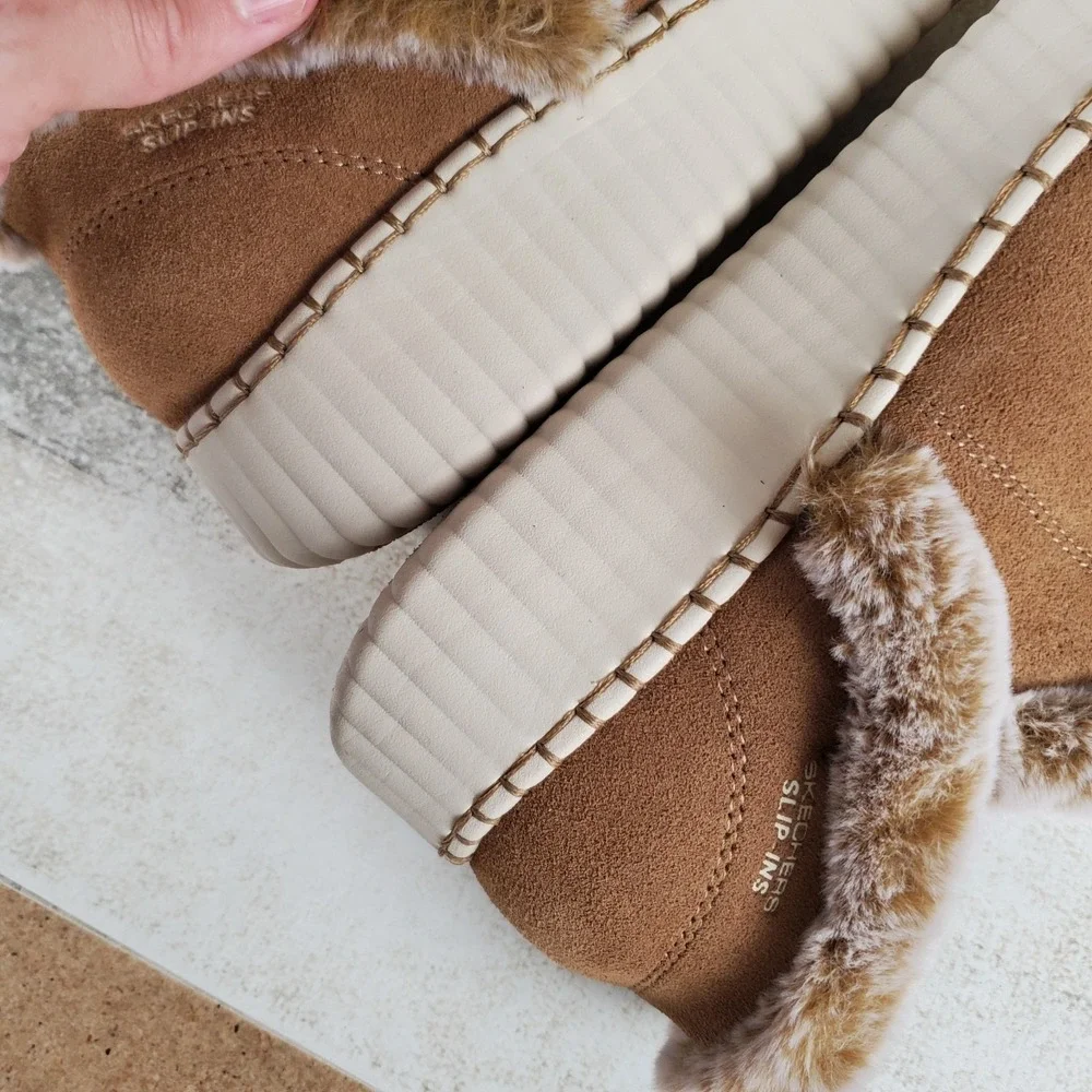 SKECHERS Wilshire Blvd-Fallin for You Womens Boots Sz 10 Chestnut Suede Slip On